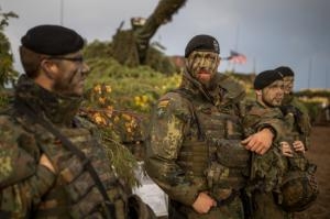 Солдаты Бундесвера принимают участие в военных учениях НАТО &quot;Железный волк 2022-II&quot; на полигоне в Пабраде, к северу от столицы Литвы Вильнюса, в среду, 26 октября 2022 года.