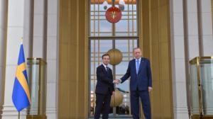 Президент Турции Реджеп Тайип Эрдоган (справа) встречается с премьер-министром Швеции Ульфом Кристерссоном в Анкаре, 8 ноября 2022 года